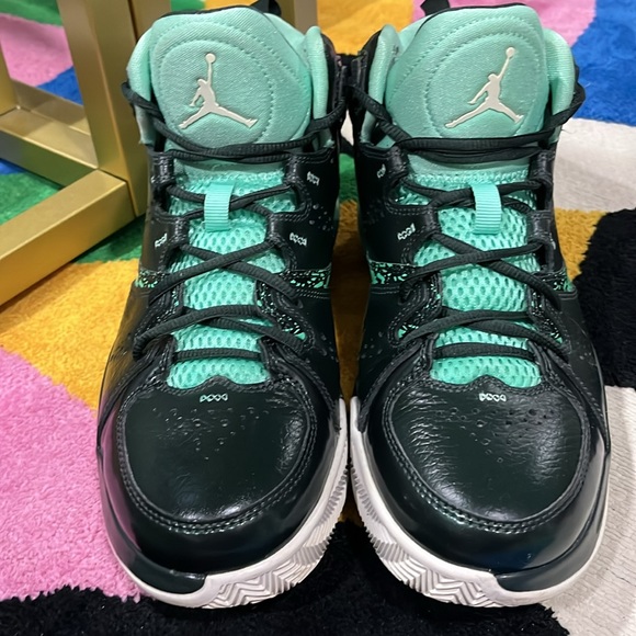 Gently used air Jordan for men size 8 bought it from Nike New York in 2014 - Picture 7 of 7